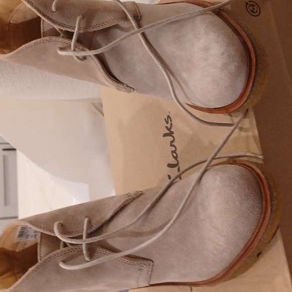 Clarks Womens Clarkford Beige Wedge Boots Shoes NWB $160 - Picture 4 of 10